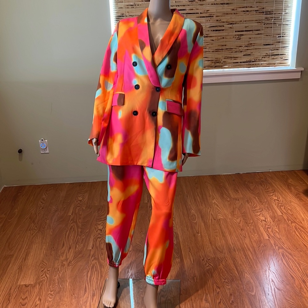 Boutique Gorgeous Trendy Multi-colored Blazer And Pants Size L